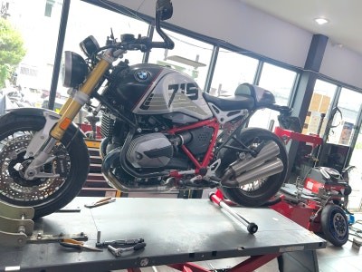 BMW R9T 타이어 교체