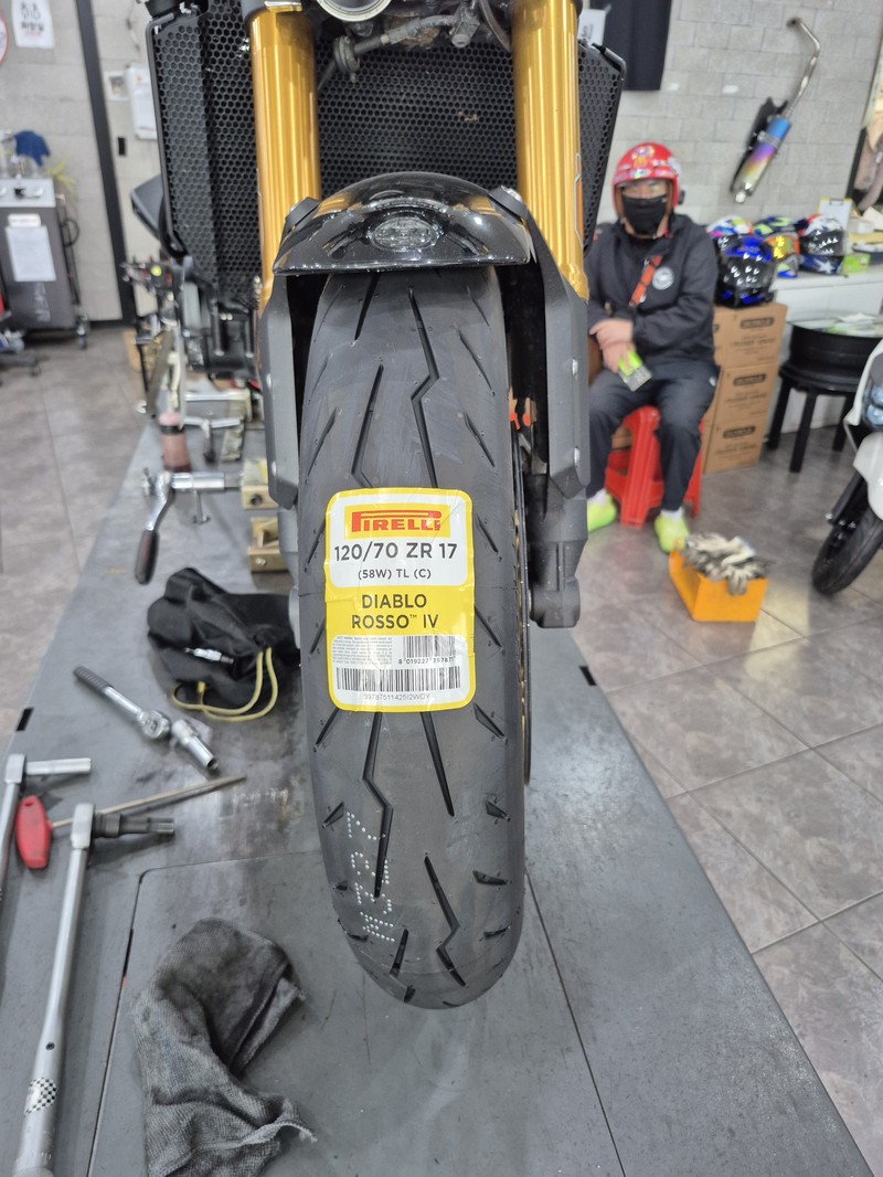 [천안오토바이타이어]가와사키 Z900RS 앞뒤타이어 교체 관련 사진 25