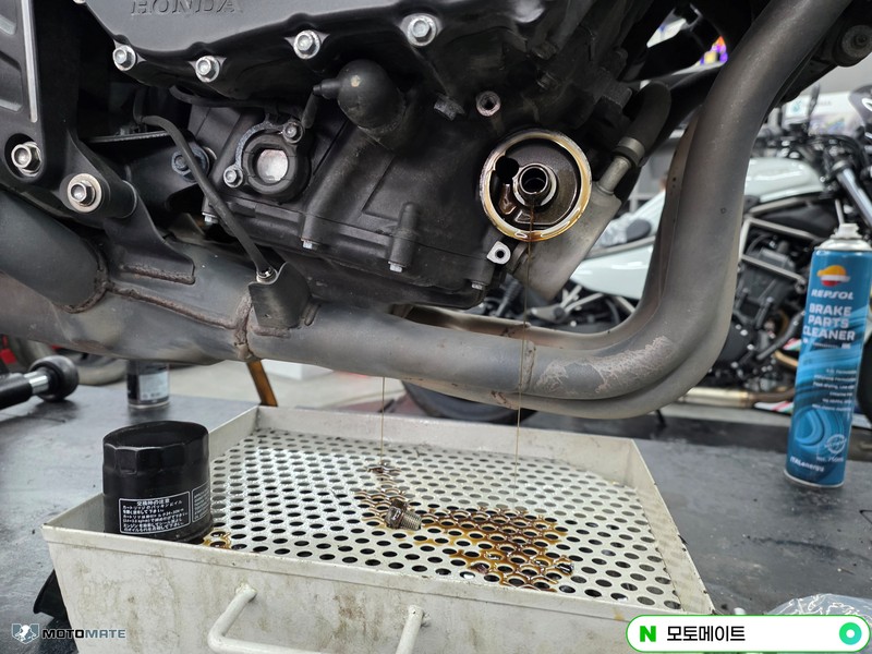 혼다 CB1000R 3만점검 엔진오일, 타이어, 에어필터,점화플러그, 체인, 대, 소기어 교환 관련 사진 17