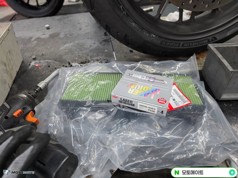 혼다 CB1000R 3만점검 엔진오일, 타이어, 에어필터,점화플러그, 체인, 대, 소기어 교환 관련 사진 18
