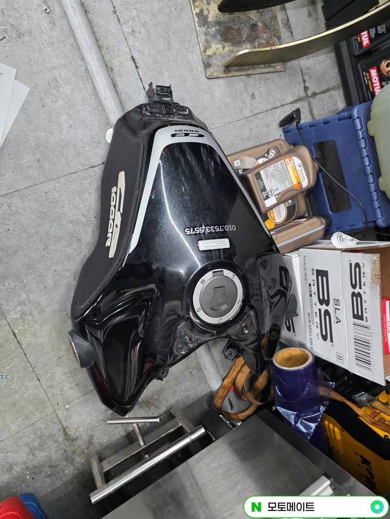 혼다 CB1000R 3만점검 엔진오일, 타이어, 에어필터,점화플러그, 체인, 대, 소기어 교환 관련 사진 19