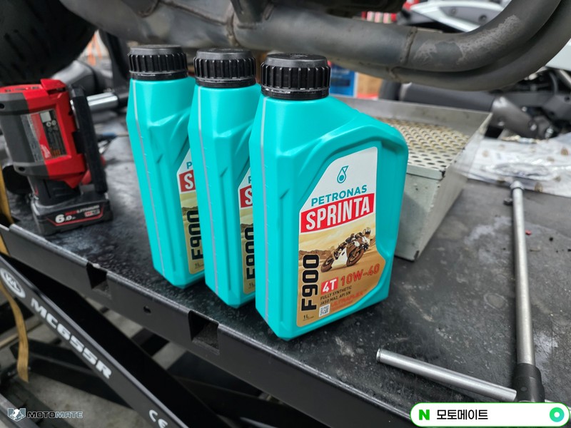 혼다 CB1000R 3만점검 엔진오일, 타이어, 에어필터,점화플러그, 체인, 대, 소기어 교환 관련 사진 31