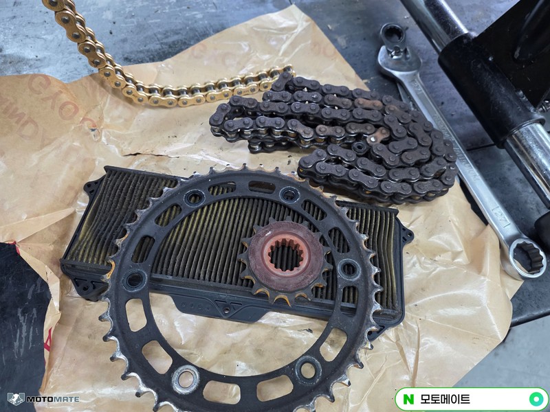 혼다 CB1000R 3만점검 엔진오일, 타이어, 에어필터,점화플러그, 체인, 대, 소기어 교환 관련 사진 34