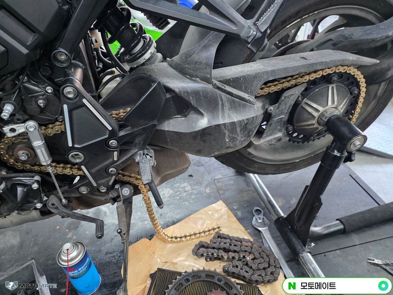 혼다 CB1000R 3만점검 엔진오일, 타이어, 에어필터,점화플러그, 체인, 대, 소기어 교환 관련 사진 36