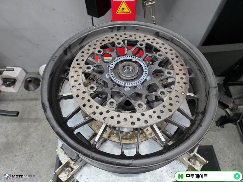 혼다 CB1000R 3만점검 엔진오일, 타이어, 에어필터,점화플러그, 체인, 대, 소기어 교환 관련 사진 8