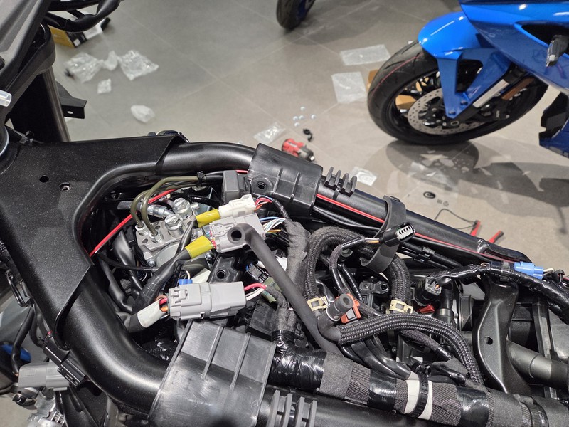스즈키매장 GSX8R 신차출고│옵션 장착부터 꼼꼼한 작업까지 스즈키인천점 관련 사진 12