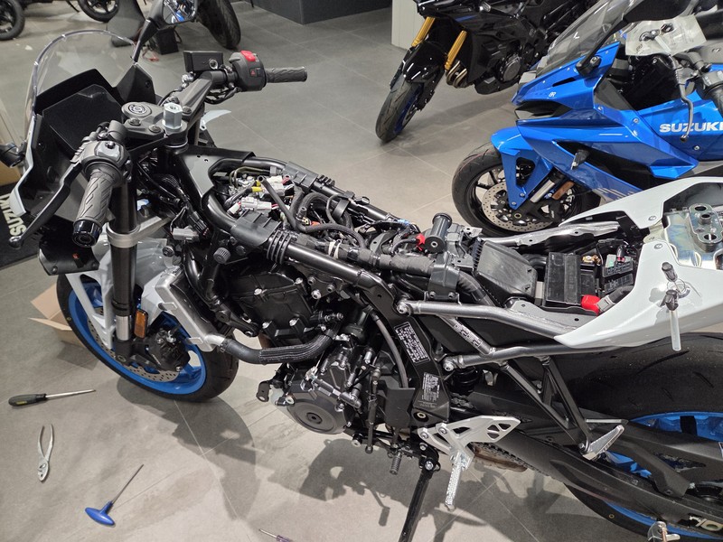 스즈키매장 GSX8R 신차출고│옵션 장착부터 꼼꼼한 작업까지 스즈키인천점 관련 사진 13