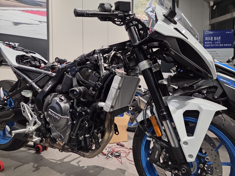스즈키매장 GSX8R 신차출고│옵션 장착부터 꼼꼼한 작업까지 스즈키인천점 관련 사진 14