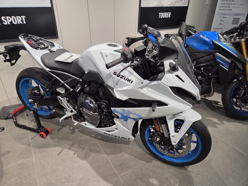 스즈키매장 GSX8R 신차출고│옵션 장착부터 꼼꼼한 작업까지 스즈키인천점 관련 사진 15