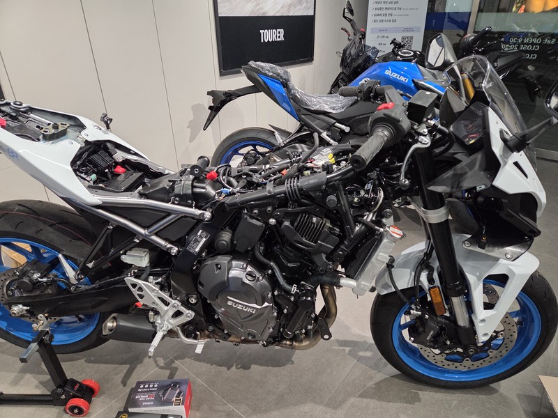 스즈키매장 GSX8R 신차출고│옵션 장착부터 꼼꼼한 작업까지 스즈키인천점 관련 사진 5