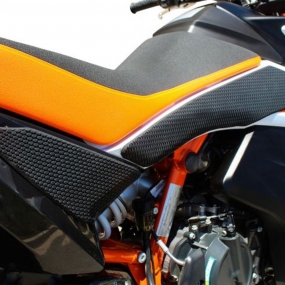 테크스펙 KTM 790 어드벤쳐R 19-22 탱크패드 니그립패드