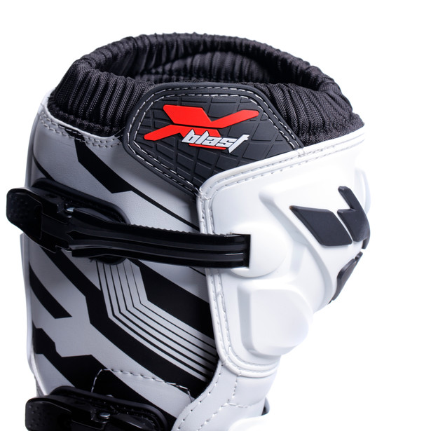 x-blast-black-white-redimagenumber4_152455.jpg
