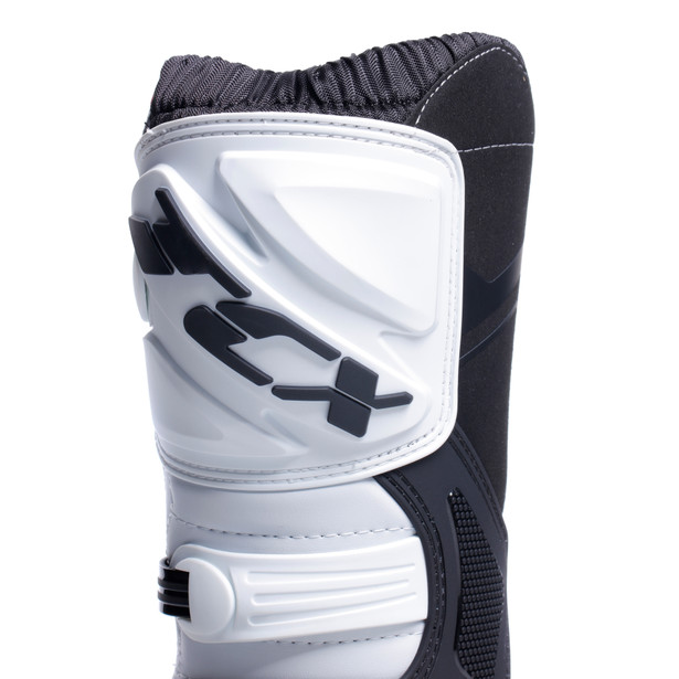 x-blast-black-white-redimagenumber6_152456.jpg