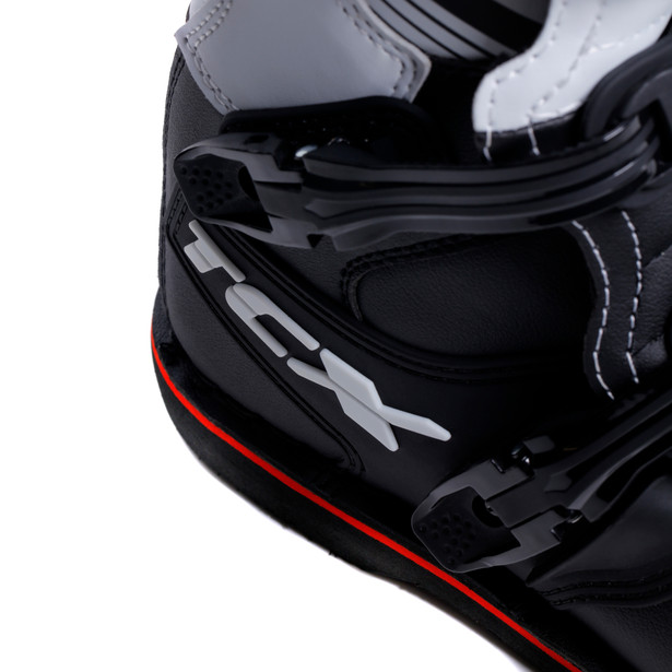 x-blast-black-white-redimagenumber9_152516.jpg