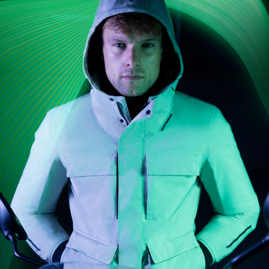 riding_parka_d294_120_model_01_145213.jpg