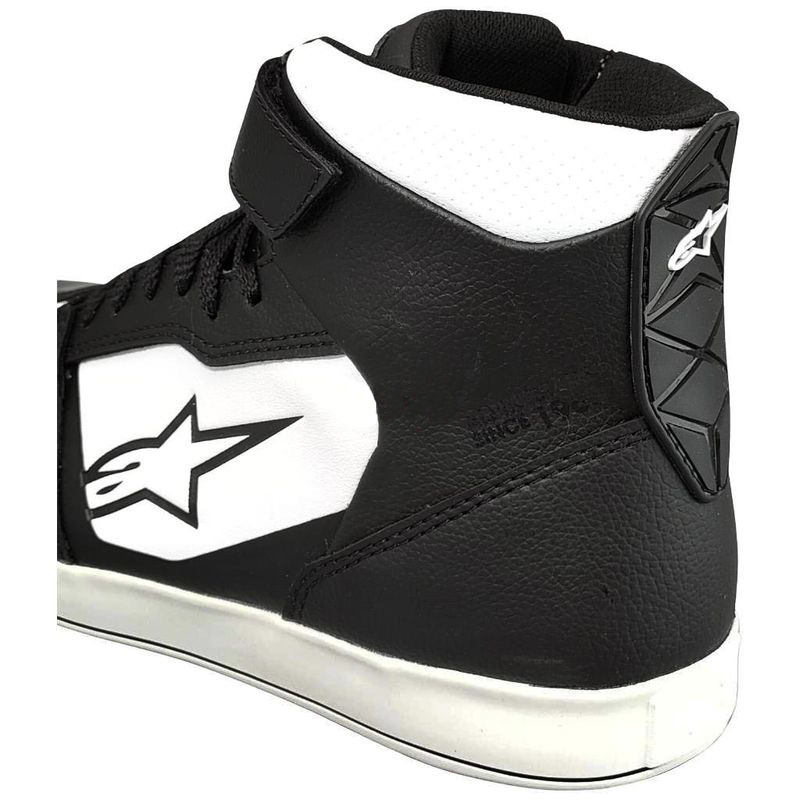 WHT-BLK-WHT--6_153417.jpg