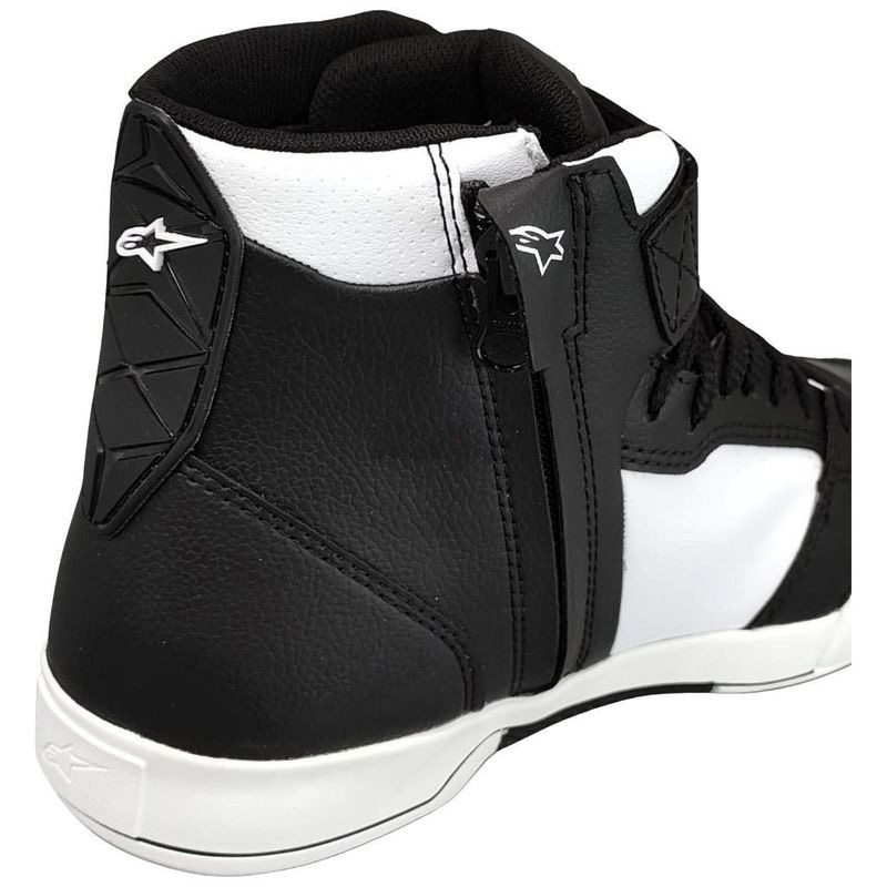 WHT-BLK-WHT-7_153417.jpg