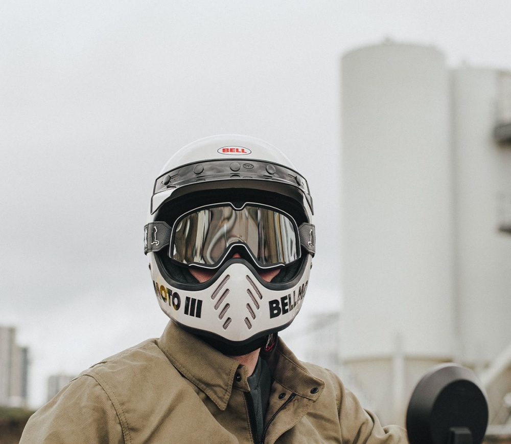 bell-moto-3-helmet---gloss-white---goggles_143621.jpg bell-moto-3-helmet---gloss-white---goggles_143621.jpg