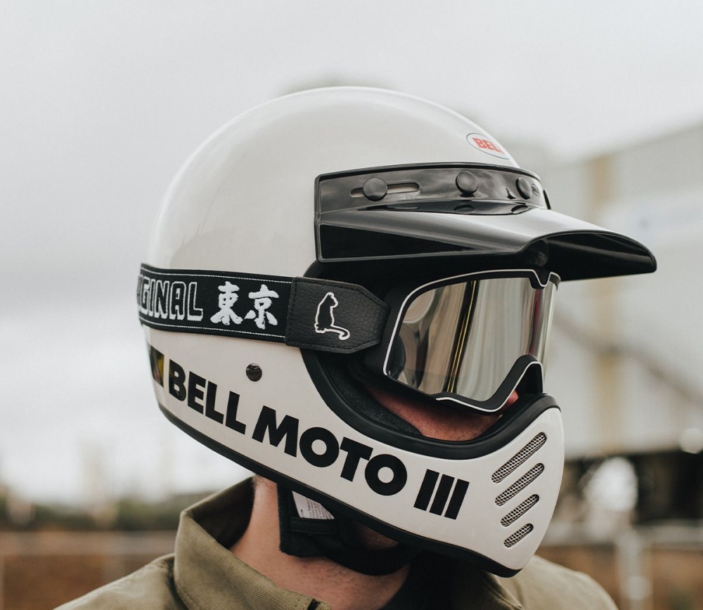 bell-moto-3-helmet---gloss-white---main_143620.jpg bell-moto-3-helmet---gloss-white---main_143620.jpg