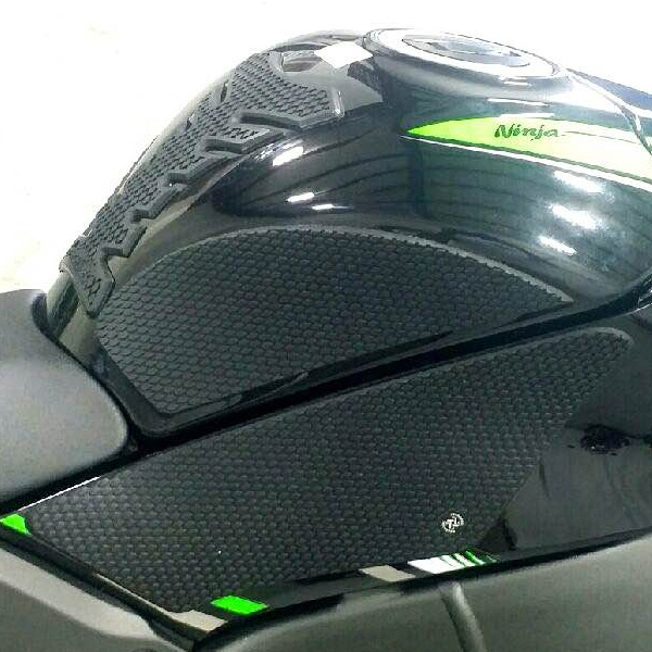 테크스펙 가와사키 ZX10 16이상 니그립패드 62-2527-SS